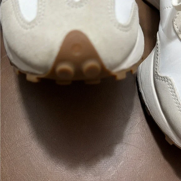 New Balance Women's Sneakers in Pink and Cream Worn maybe 3 times. Like New! - Picture 5 of 8